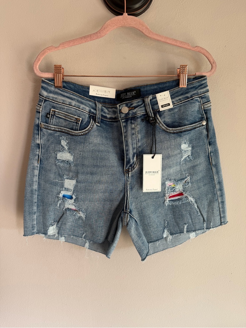 NWT Judy Blue Mid Rise Serape Patch Distressed Cutoff Denim Shorts Size L